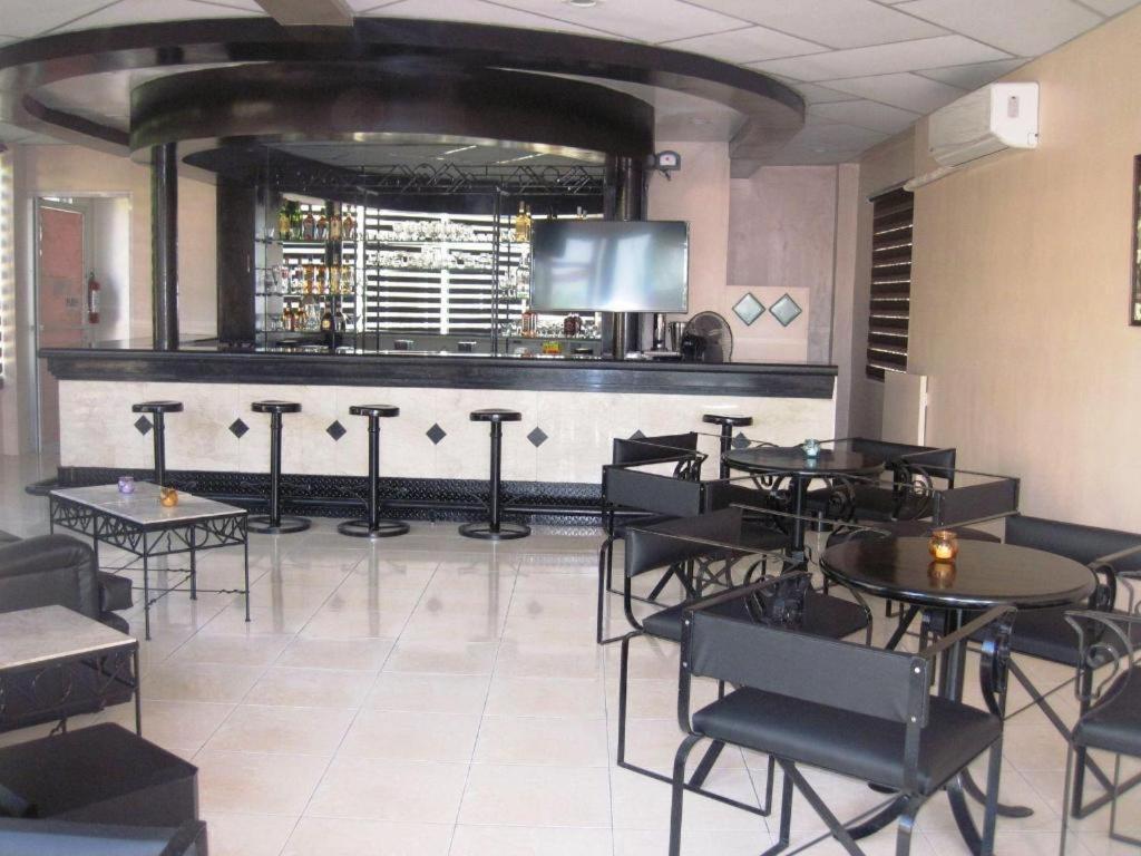 Alicia Hotel & Restaurant Legazpi Buitenkant foto