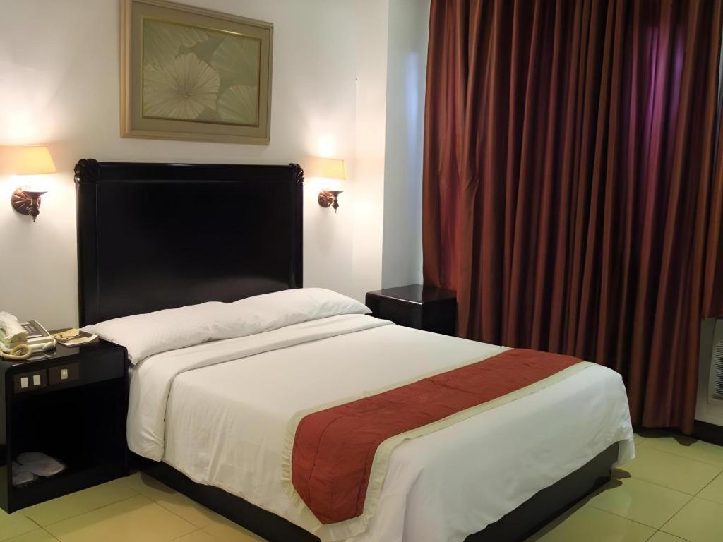 Alicia Hotel & Restaurant Legazpi Buitenkant foto