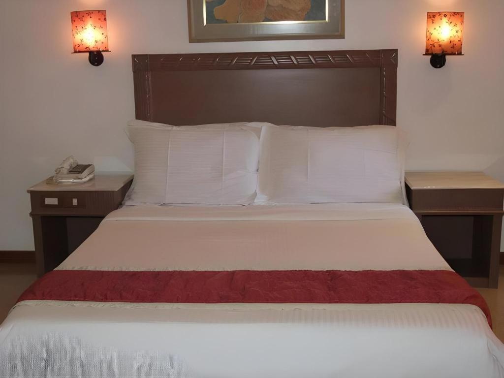 Alicia Hotel & Restaurant Legazpi Buitenkant foto