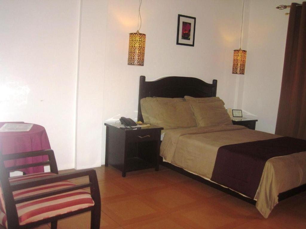 Alicia Hotel & Restaurant Legazpi Buitenkant foto
