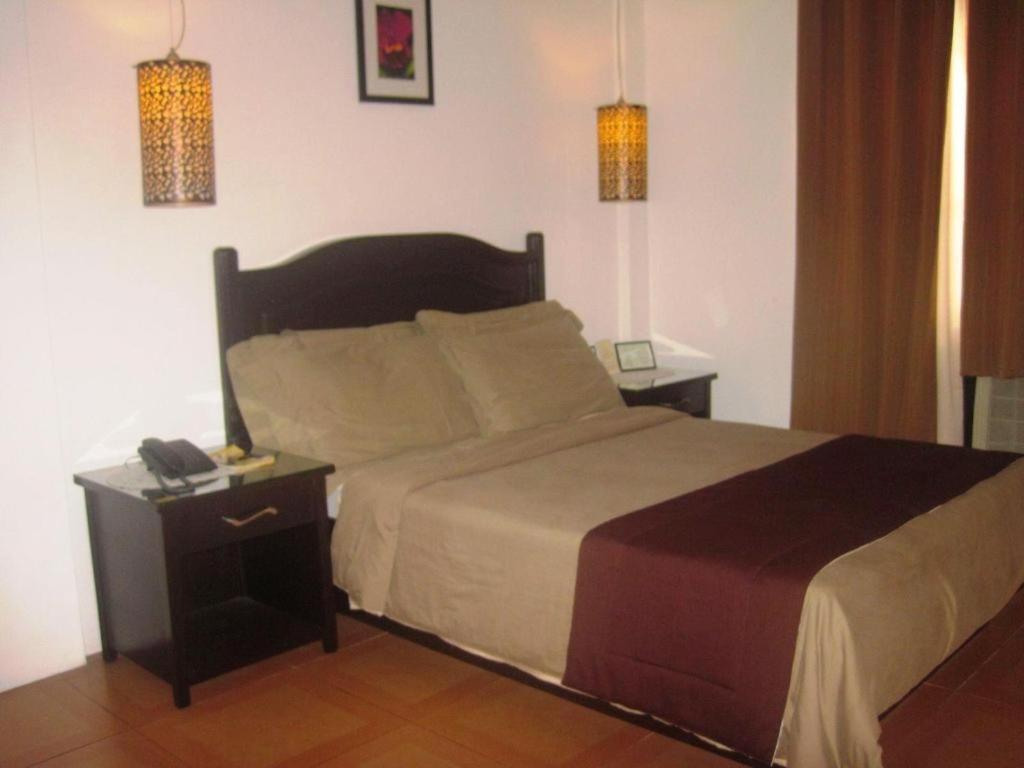Alicia Hotel & Restaurant Legazpi Buitenkant foto